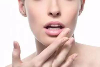 别让细纹出卖你的年龄,如何很有效淡化唇纹