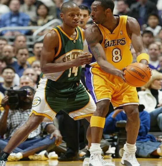 科比真正意义上的第一双耐克鞋,盘点科比的每一双球鞋