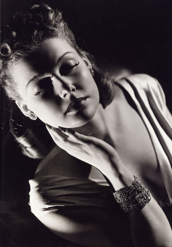 她改短了自己的名字，竟迅速大红大紫，一周收到250封求爱信