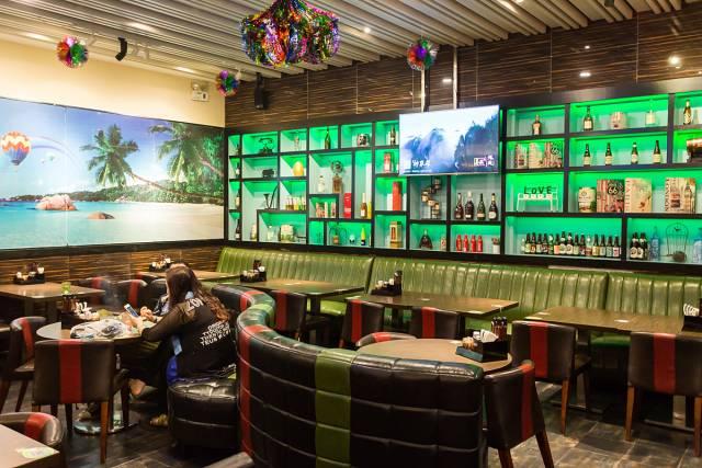 它要做江南西的兰桂坊！凌晨4点，还有很多人不肯回家……