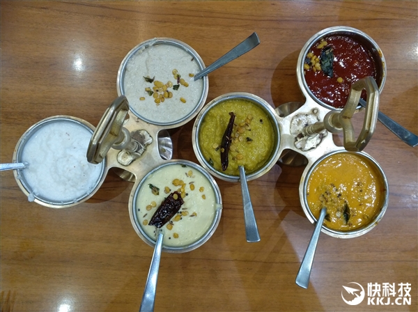 老外观看小米汽车之后的感受,老外赞叹中国美景反应视频