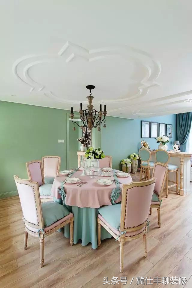 小餐厅适合圆餐桌还是长餐桌,餐厅大餐桌好还是小餐桌好