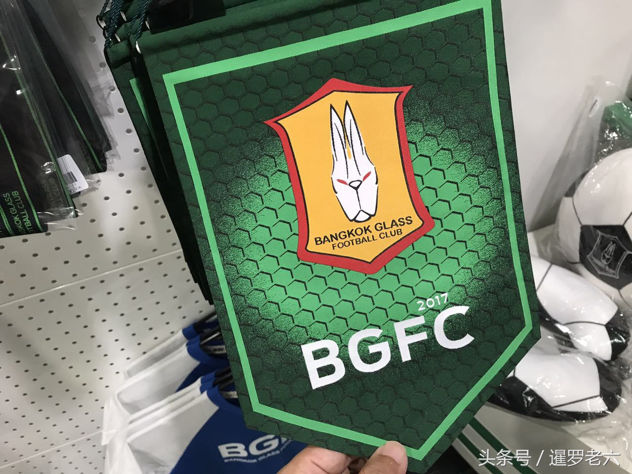 来看看泰国服饰,泰超曼谷玻璃队球迷