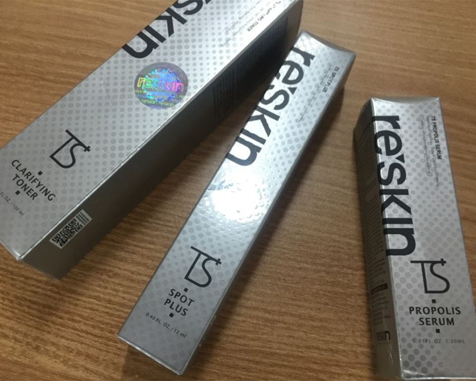 男孩额头长痘是什么原因,眉毛和额头长痘怎么回事