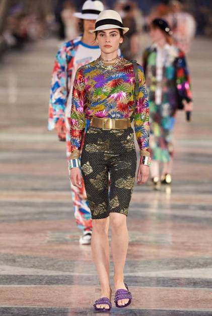 香奈儿4000块钱一双的水晶凉鞋,香奈儿塑料凉鞋