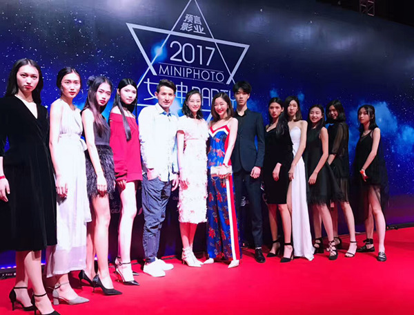 第四届2017重庆女神PARTY近千女神集体潮趴