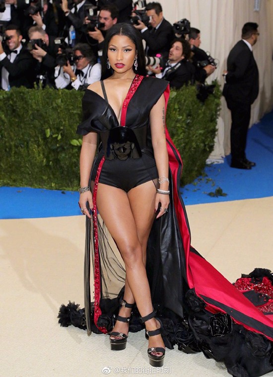 大幂幂大表姐美得稳妥可我更喜欢“玩很大”的日日和水果姐！