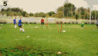 足球传接球结合射门热身,足球训练传接球练习视频