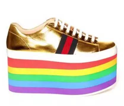 凉鞋经典款百搭不累脚,今年最火的4款凉鞋清爽又时髦