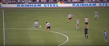 足球搞笑GIF：托雷斯专场，来看看托妞是如何的丧心病狂