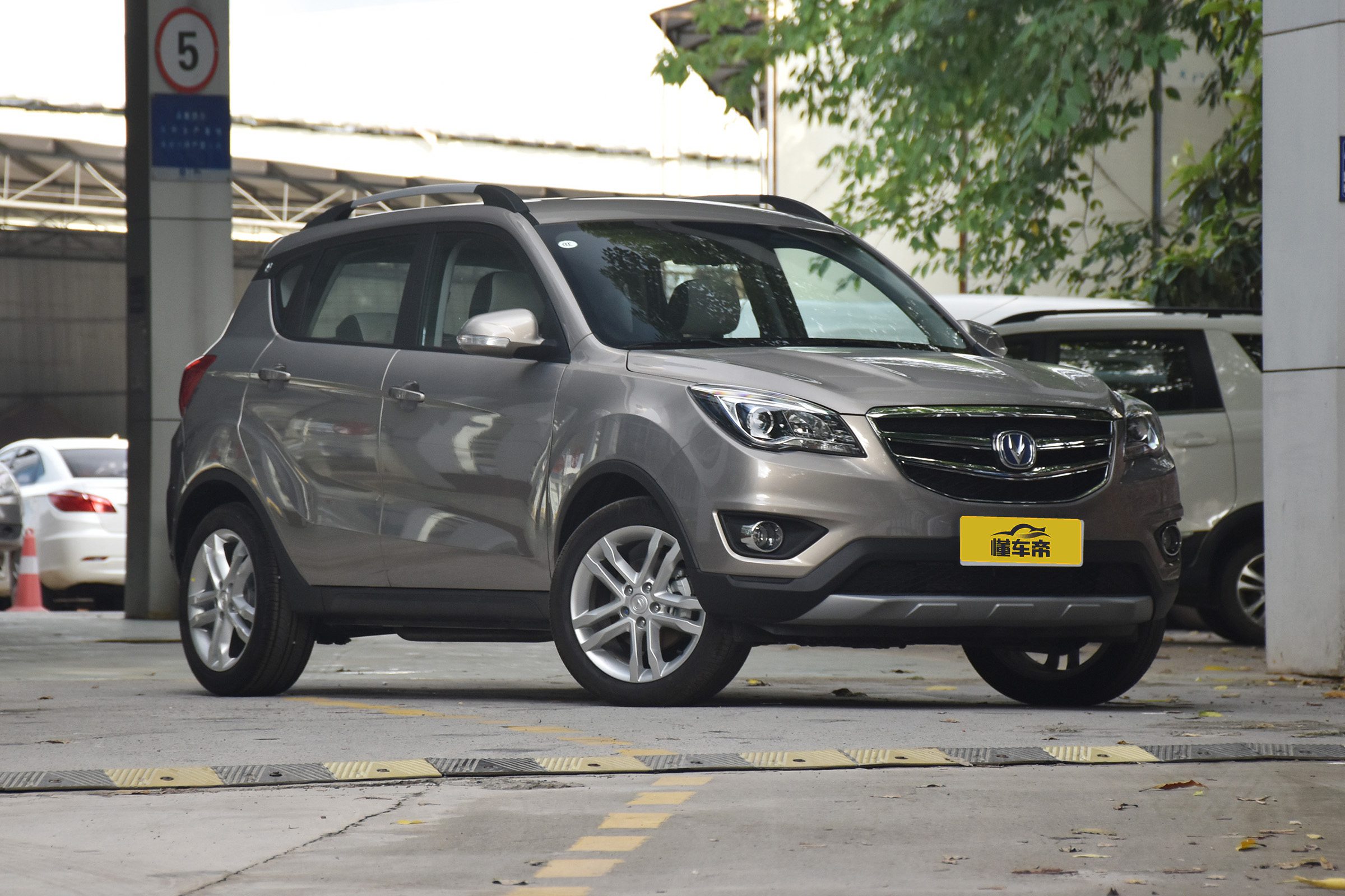 2017款长安cs35现在能卖多少钱,23年新款长安cs35值得购买吗