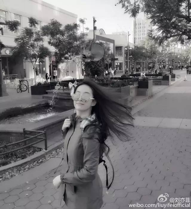 Madam问答室丨20岁眼霜，鹅蛋脸墨镜，上妆卡粉，平价修容盘，化眼线进眼睛