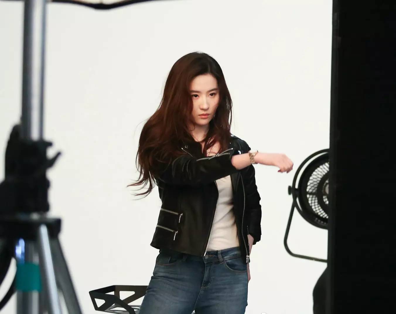 年轻的女人戴什么手表好,年轻人戴什么手表比较好女士