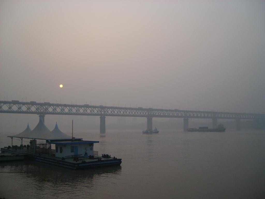 你们在北京创业,我们在武汉吃虾