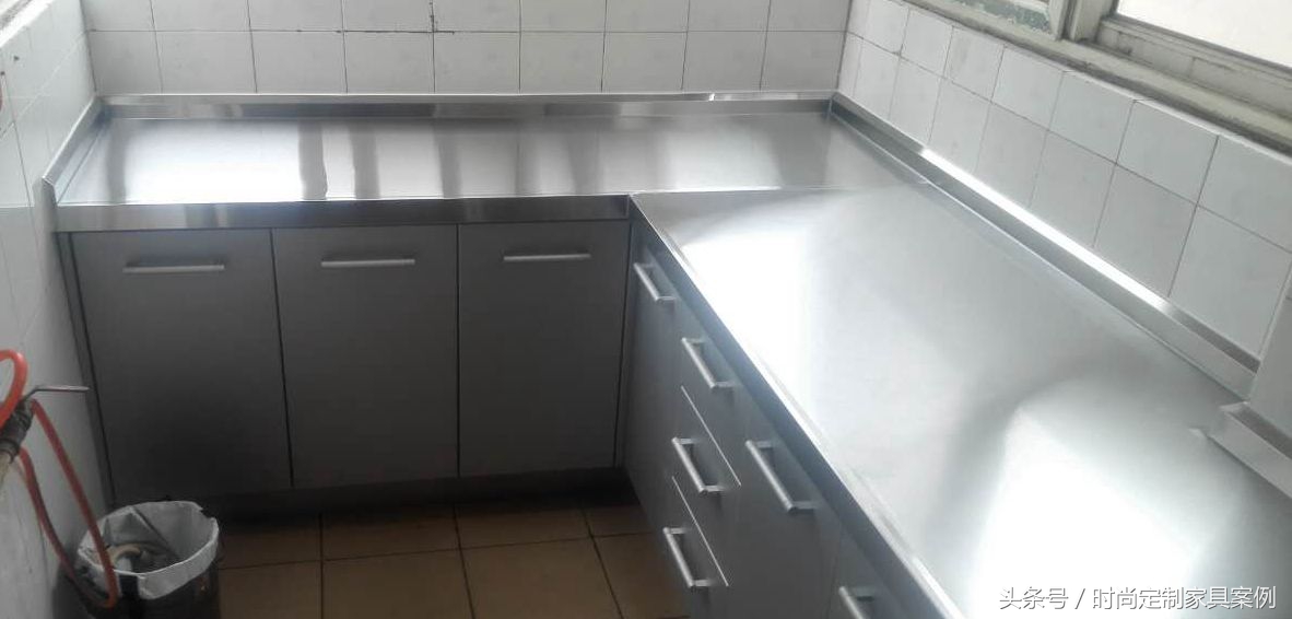 不锈钢台面橱柜组装全过程视频,不锈钢台面的水槽安装视频