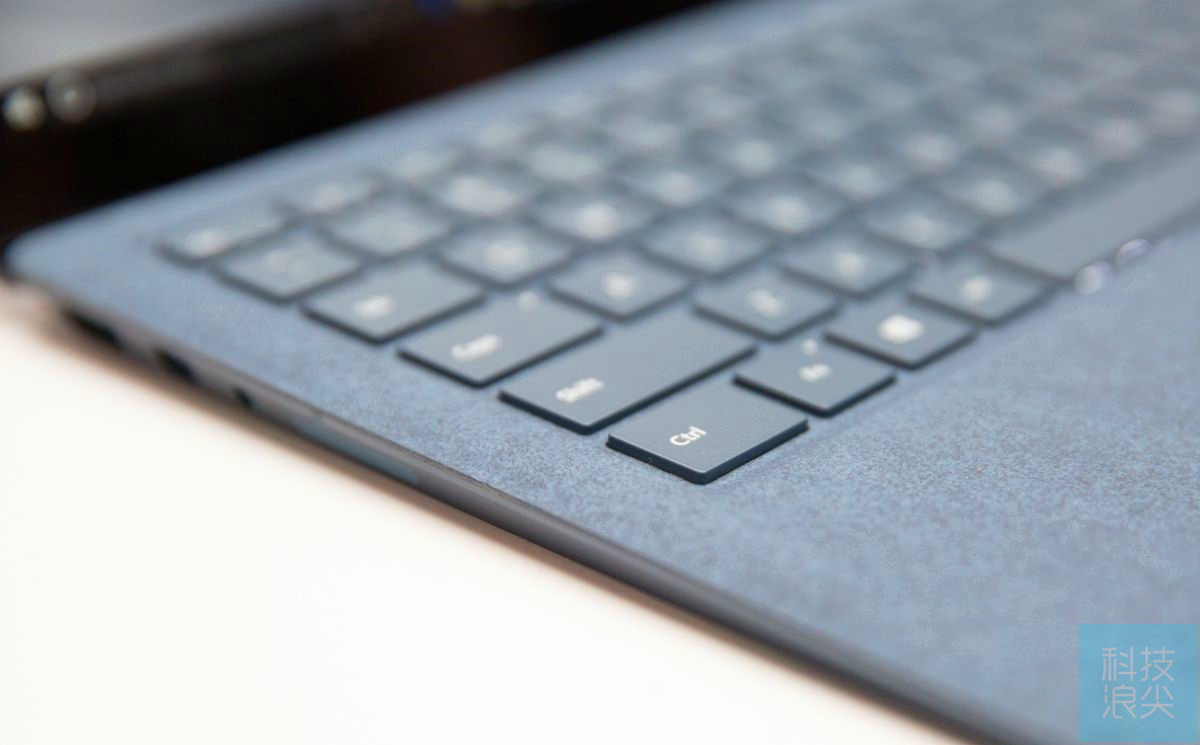 微软surface精确鼠标评测,微软笔记本surfacebook4