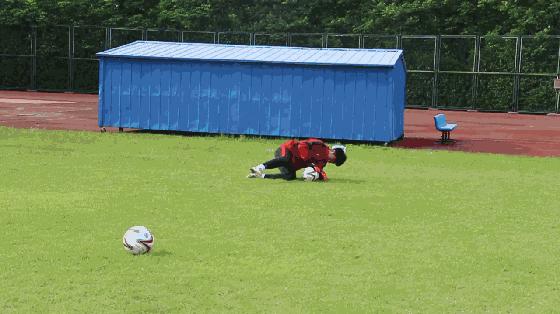 刻苦训练足球,刻苦训练奋勇拼搏争创佳绩