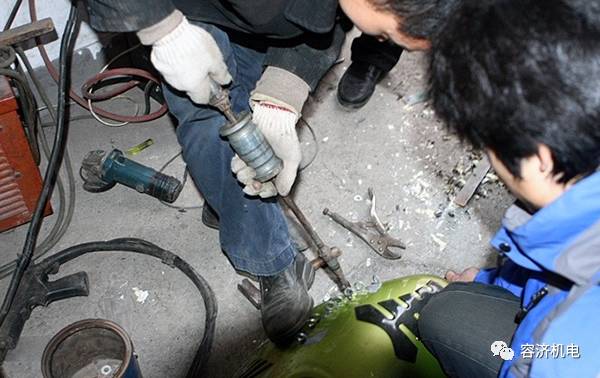 摩托车油箱凹了怎么修复,摩托车油箱凹陷如何处理