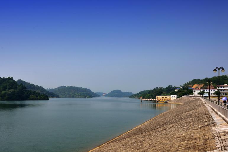 万梓良客家哪里人,万梓良祖籍广东宝安什么村