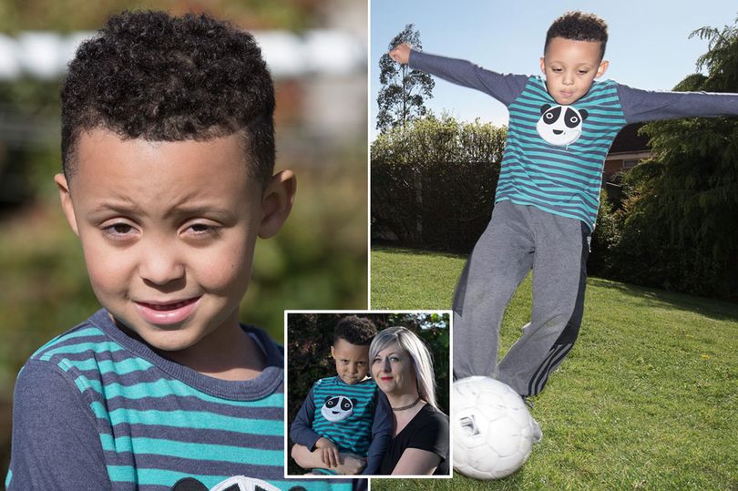 身患癌症小朋友踢足球治愈场面,五岁患病小孩踢足球