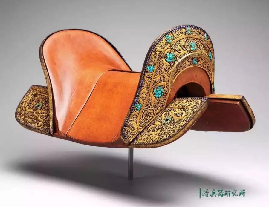 *藏西**宗教活动最特殊的祭品:传统盔甲、马铠和*器武**