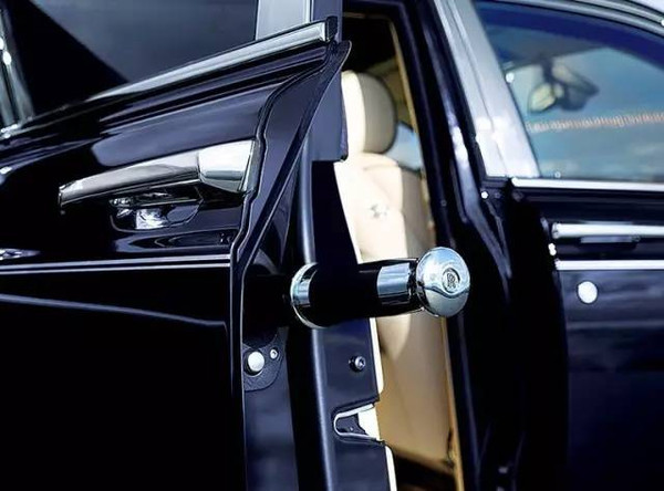 劳斯莱斯10万的伞,劳斯莱斯的专属雨伞有什么区别