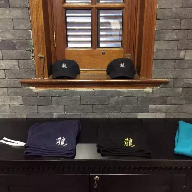 现在潮人去哪里买衣服便宜,潮人衣服哪里拿货便宜一点