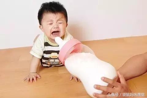 宝宝厌奶怎么办？6个方法教你巧应对！