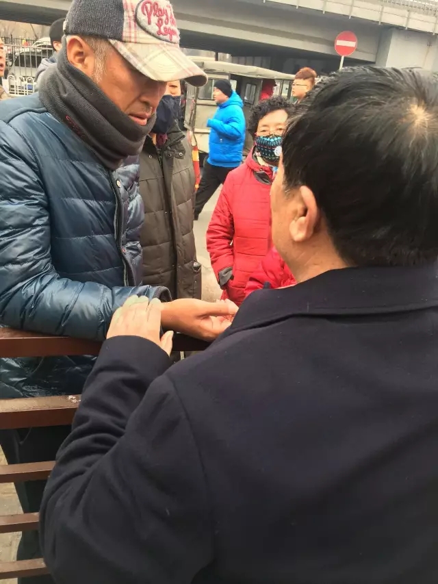 他被评为最美乡村医生上过央视春晚他是草原神医他是蒙古人