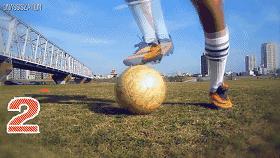 足球运球技巧训练方法,足球脚背正面运球有哪些训练方法