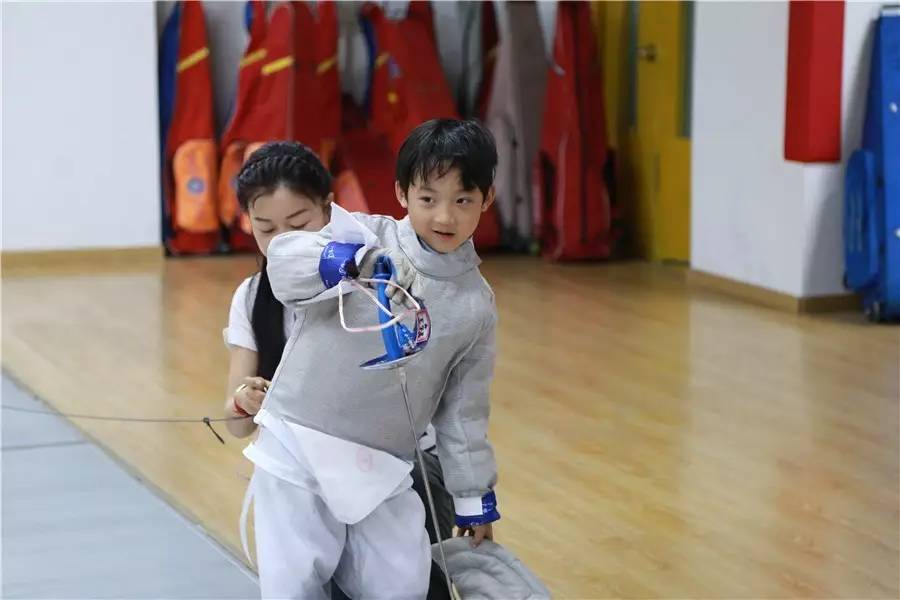 萌娃击剑比赛,击剑比赛小孩子分组