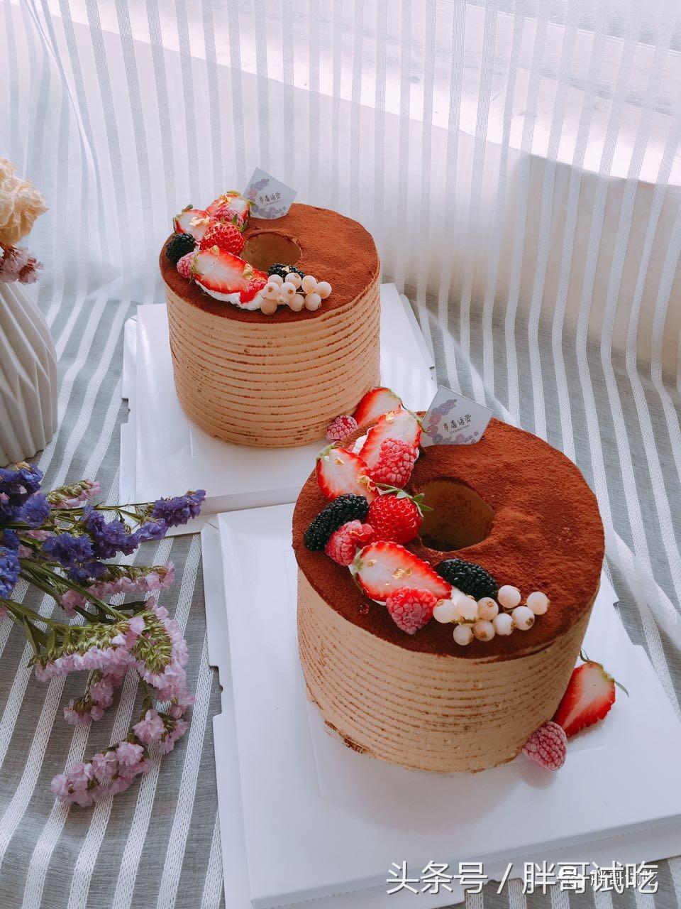 胖哥冻干草莓,韩国小胖哥吃草莓加奶油