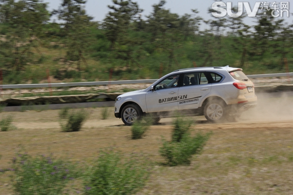 哈弗h82015款2.0t豪华版配置,新款哈弗h8试驾视频