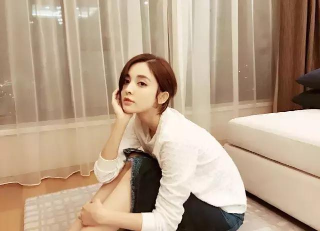 古力娜扎深夜晒照,古力娜扎夜晚晒照