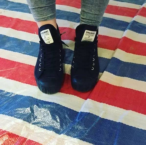 为了你脚上的帆布鞋，几家大牌每年要打50亿美元的战争