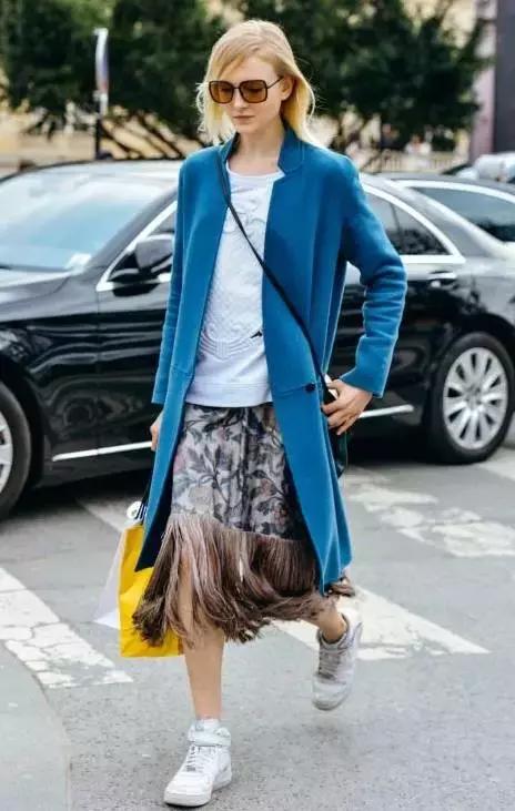 女明星把它宠上了天，一年四季走哪儿带它！