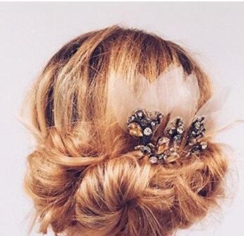 卷发盘发教程50岁,卷发盘发视频教程简单易学