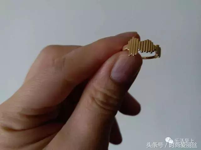 他把妹妹莫文蔚的声音做成戒指送她，定制“会说话”的告白礼物！