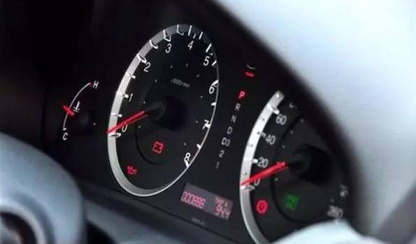 开车怕剐蹭，学会理赔流程很省心