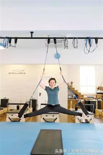 练瑜伽用器材好还是不用器材,初学瑜伽买多厚的瑜伽垫比较好