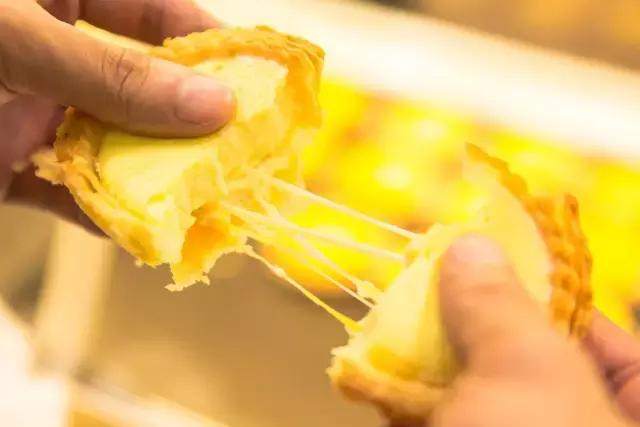 一年狂卖300万个！排队人数可以绕地球3圈！这酥皮蛋挞厉害了