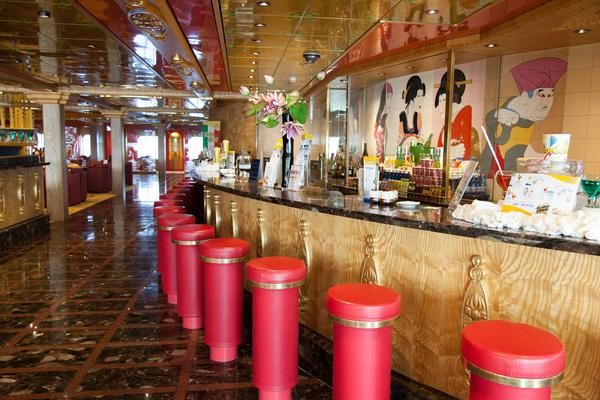 坐着豪华游轮,坐着邮轮看世界