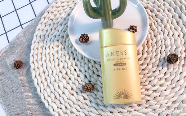 12款热门防晒测评这几款晒不黑,热门防晒实测哪一款更适合你必看