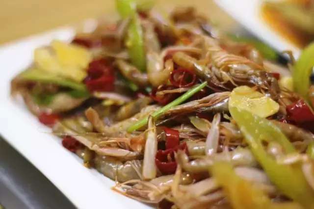 大连看球的烧烤店联胜街,大连足球迷玩的地方