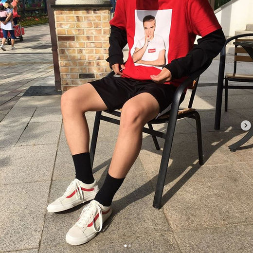 gd把这双vans活生生穿成新爆款,gd海外限定款vans