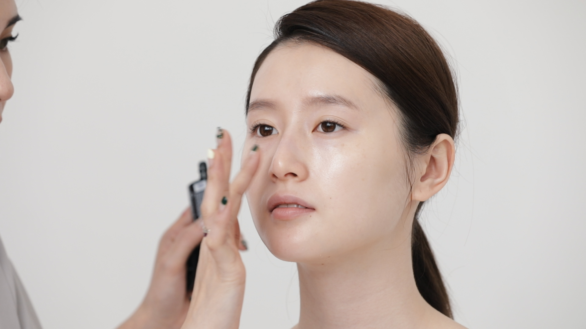 夏天化妆出汗脱妆怎么办,夏天一化妆就出汗怎么办