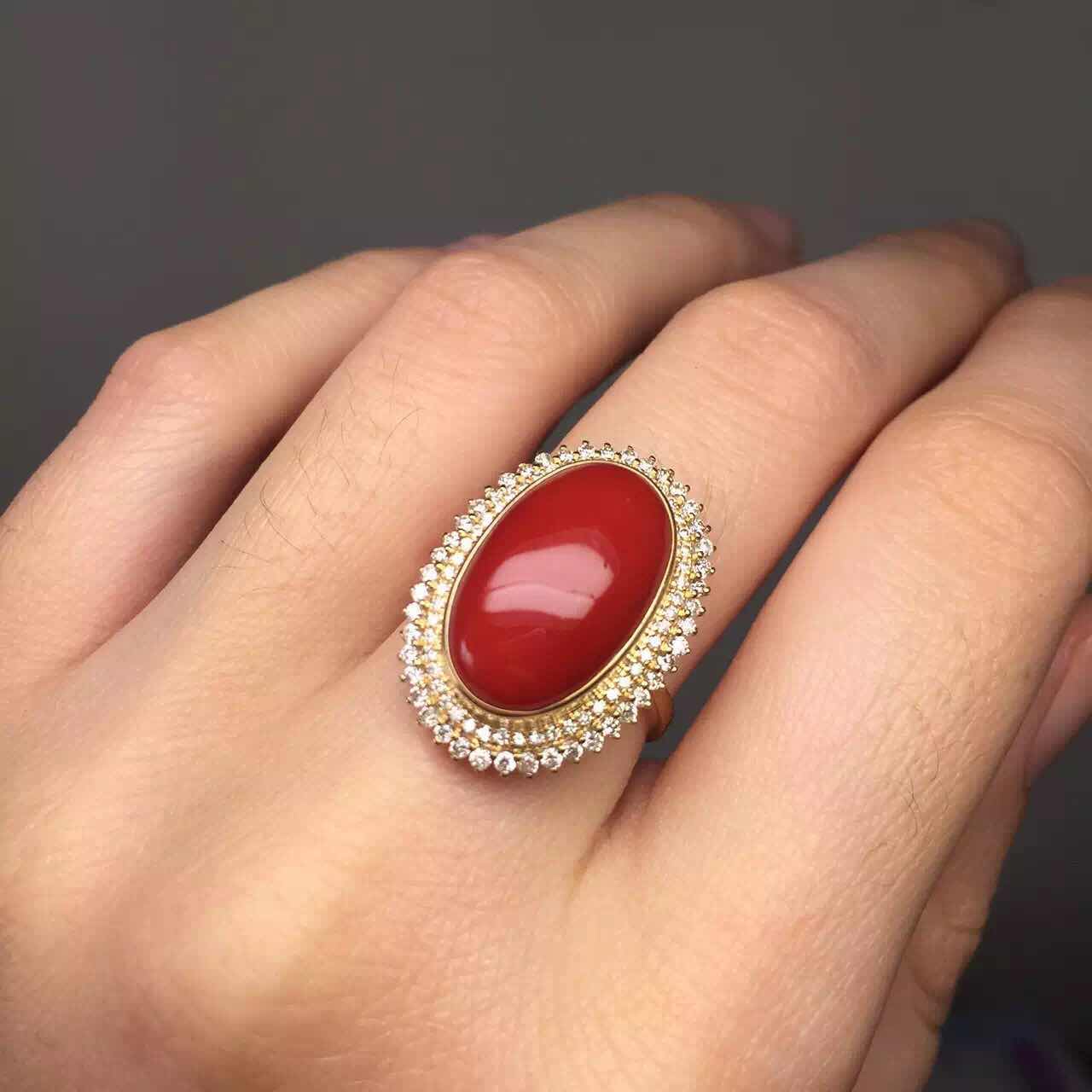 深海美人绝世珍宝红珊瑚,红珊瑚是深海中的千年灵物