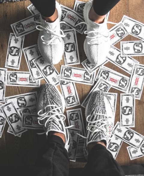 yeezy350白斑马哪年的好,国内最贵的鞋是多少钱