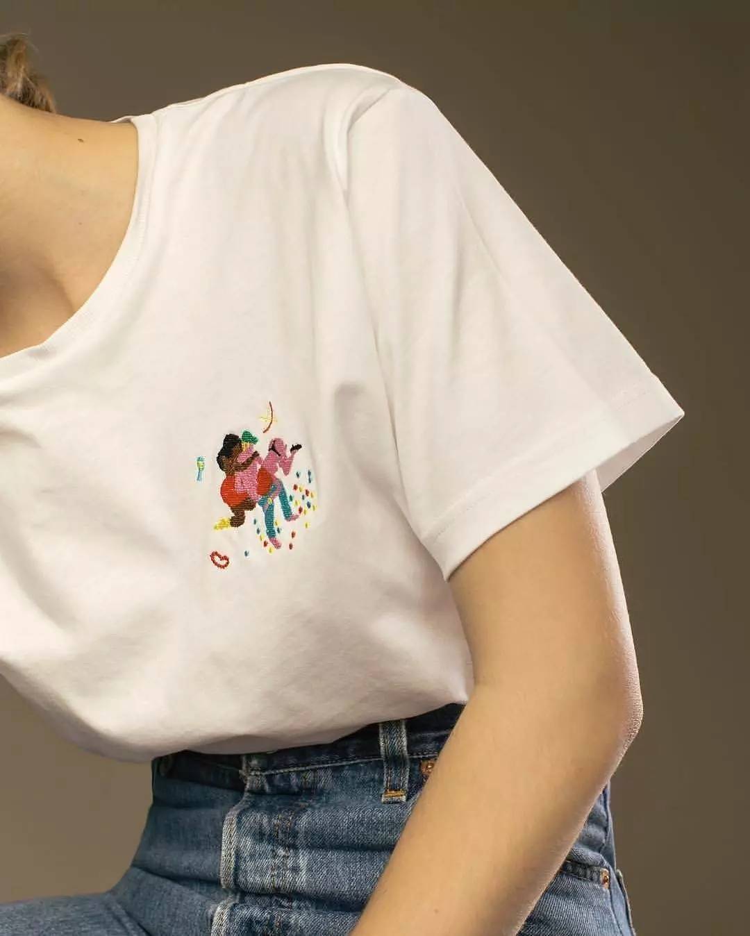 t恤牛仔甜酷,今夏流行这4种t恤时尚又百搭