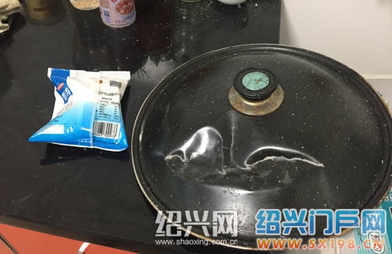 用集成灶炒菜突然爆炸,老人做饭时集成灶突然爆炸